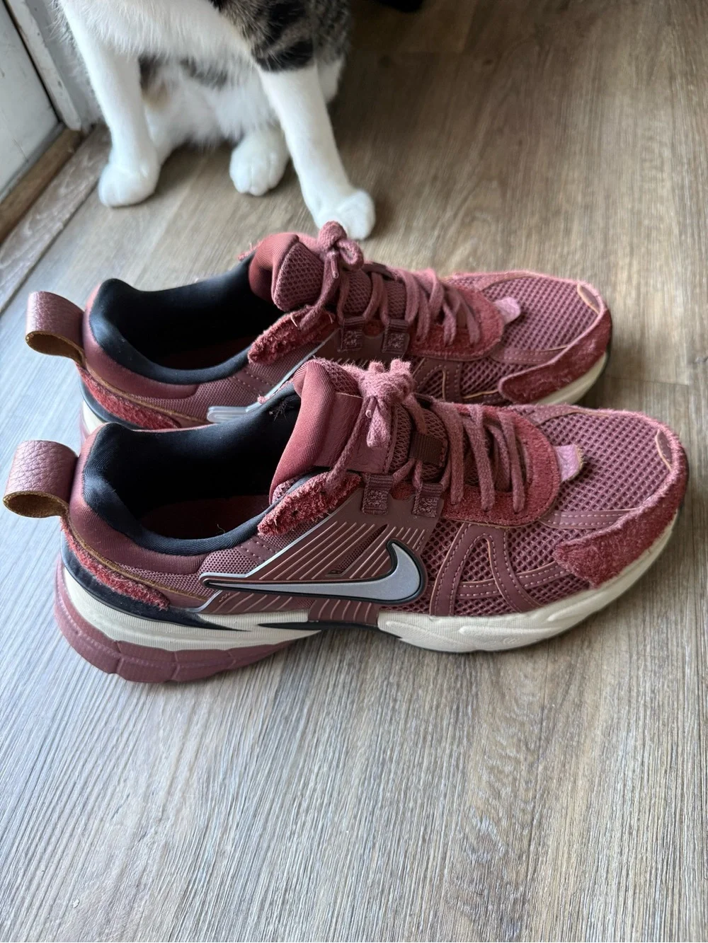 Nike Women’s Maroon Mesh & Suede Runner Sneakers